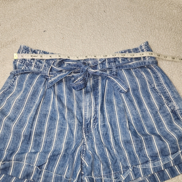 American Eagle Striped Blue Paper Bag Tie Waist High Rise MOM Shorts‎ Size 12 - Picture 5 of 11
